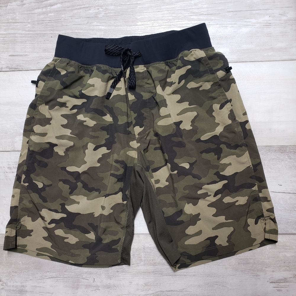 Fabletics Mens Pull On Athletic Camouflage Shorts Small 9" Inseam Stretch